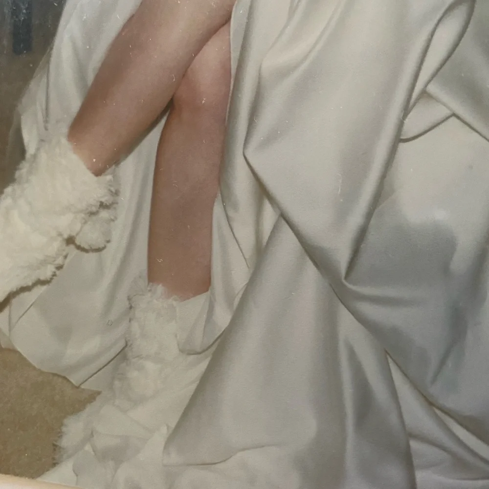 Wedding gown - Picture 4 of 14